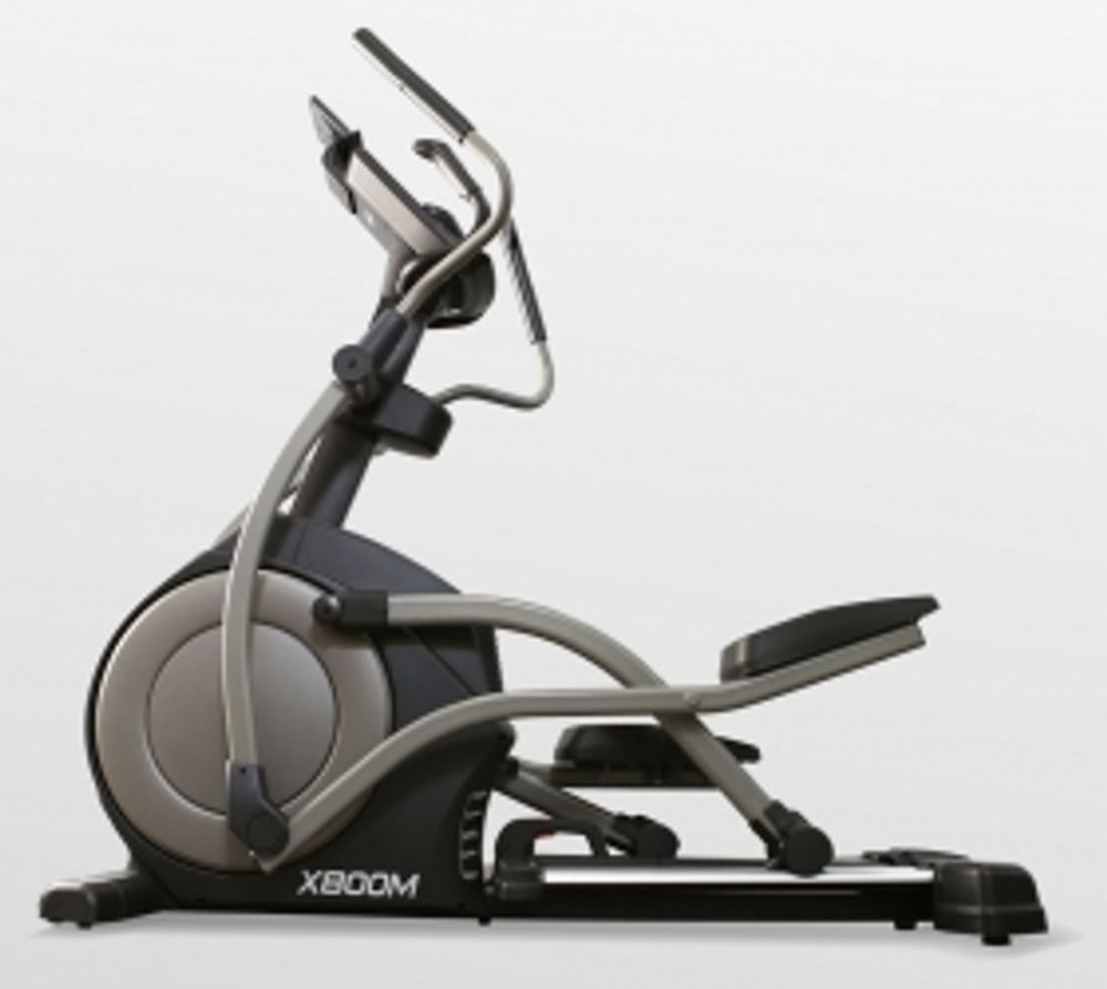 Эллиптический тренажер с автонаклоном профессиональный BRONZE GYM X800M